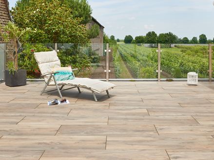 Ausschnitt_Terrasse_Balkon_Holzoptik