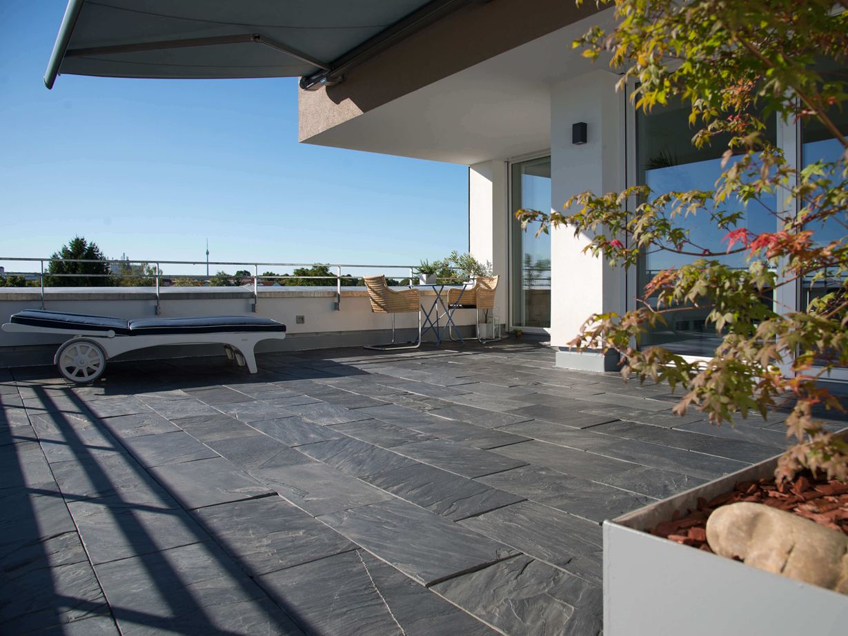 Toit-terrasse avec dallage en ardoise Black Rustic