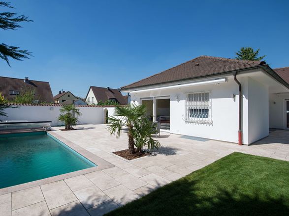 Maison de vacances avec terrasse en dalles de travertin Medium Line