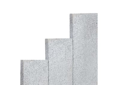 Zoom sur les palis en granite Silver Classico 8x25