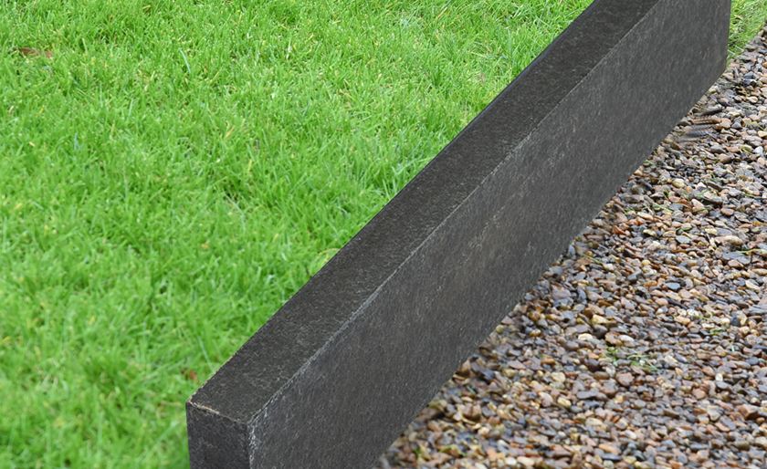 Bordure en basalte Takeda dehors zoom