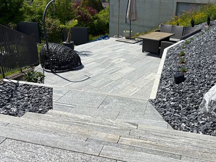 Gneis_UGL_bordures_de_pelouse_dalle_de_terrasse_escalier_vue