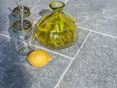 Citrons et limonade sur dallage en marbre Afyon Grey
