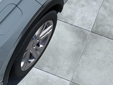 Dalles imitation béton Ombra 3 cm vues de dessus avec voiture