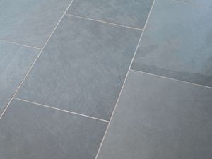 Gros plan sur les carreaux en ardoise Grey Slate
