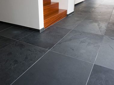 Photo du client:Carreaux d'ardoise Mustang, posés dans l'escalier / le couloir