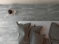 Un carrelage effet pierre naturelle, et plus précisément effet granite, dans la chambre à coucher