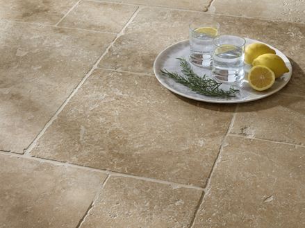 Carreaux Travertin Classic Country Gros plan sur l'eau et le citron