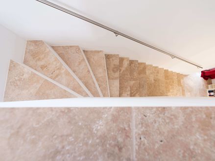 Escalier en travertin Medium vu de haut