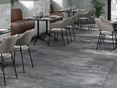 Les carreaux aspect béton Iron Graphite posés dans un restaurant