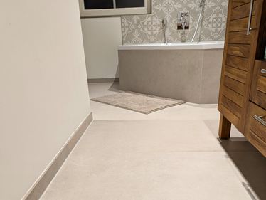 Urban_Beige_salle_de_bains_vue_baignoire
