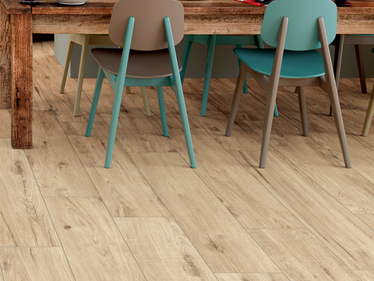 Le carrelage imitation parquet Scandi Oak dans le salon
