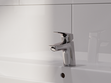 Le carrelage blanc Brilliant White vu de près avec robinet