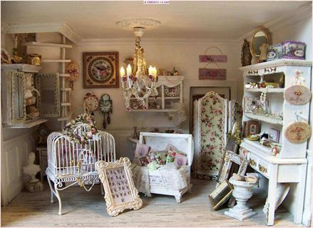 Le look Shabby Chic se pare de nombreux meubles blancs, avec des détails fleuris