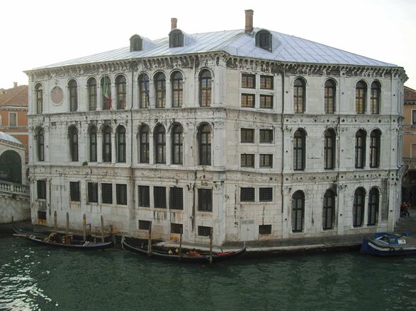 Palast mit Kanfanar Naturstein