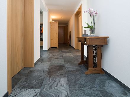Quarzit Silver Grey Fliesen im Flur