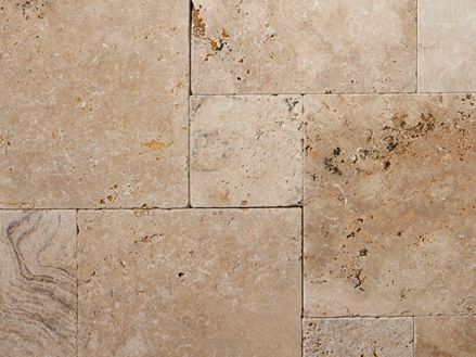 Nahaufnahme Travertinplatte Rustic in römischem Verband