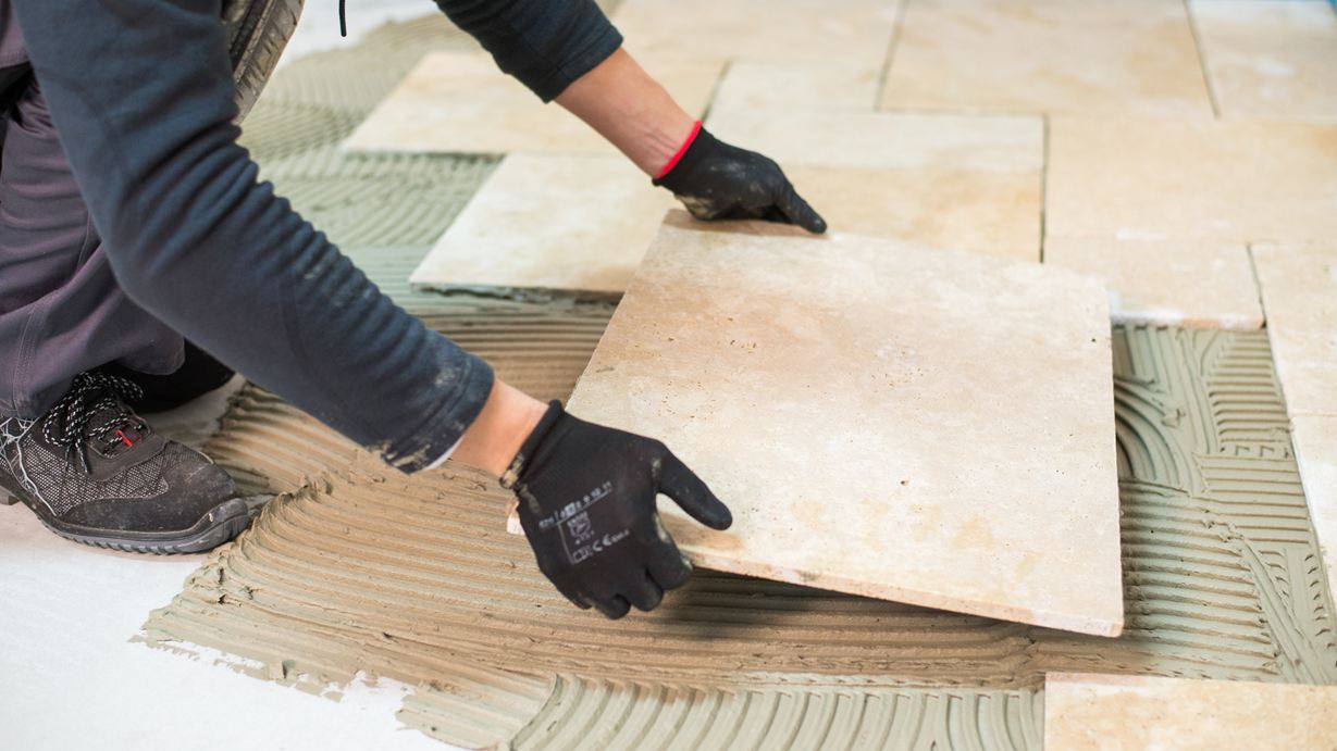 La pose des carrelages en travertin